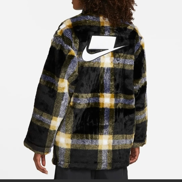 Nike Sportswear Oversize Plaid Faux Fur Jacket Coat Womens Medium DD4541-010. - Picture 2 of 5